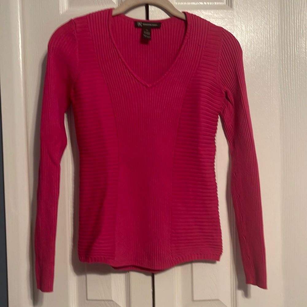 INC International concepts v neck ribbed fuchsia pink in size XS NWOT